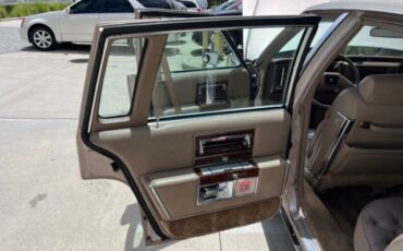 Cadillac-Fleetwood-1991-Sedan-13