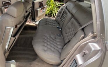 Cadillac-Fleetwood-1991-Sedan-14
