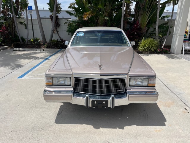 Cadillac-Fleetwood-1991-Sedan-2