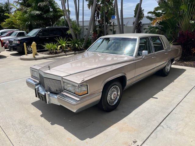 Cadillac-Fleetwood-1991-Sedan-3
