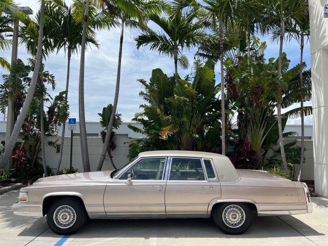 Cadillac-Fleetwood-1991-Sedan-4