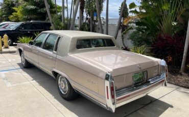 Cadillac-Fleetwood-1991-Sedan-5