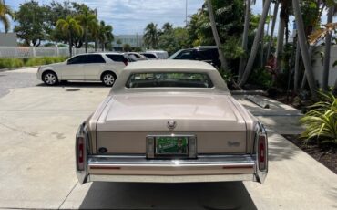 Cadillac-Fleetwood-1991-Sedan-6