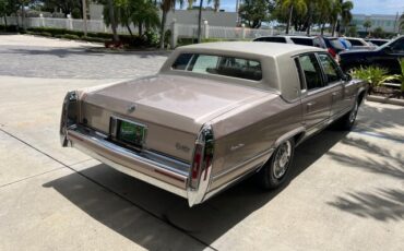 Cadillac-Fleetwood-1991-Sedan-7