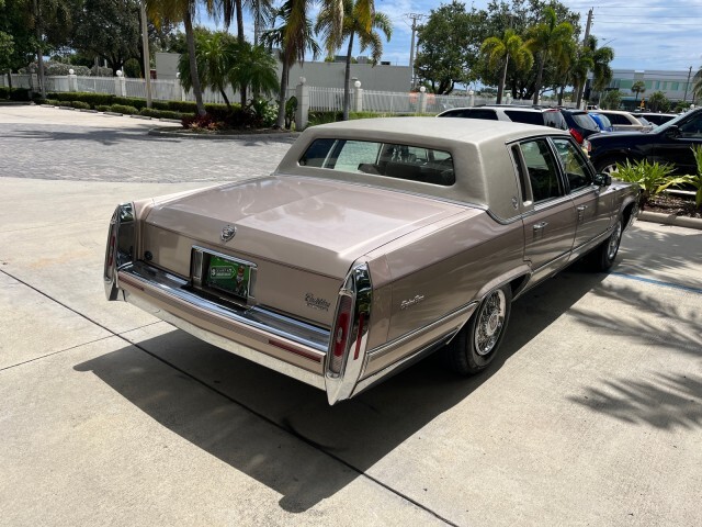 Cadillac-Fleetwood-1991-Sedan-7