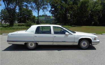 Cadillac-Fleetwood-1993-Sedan-1