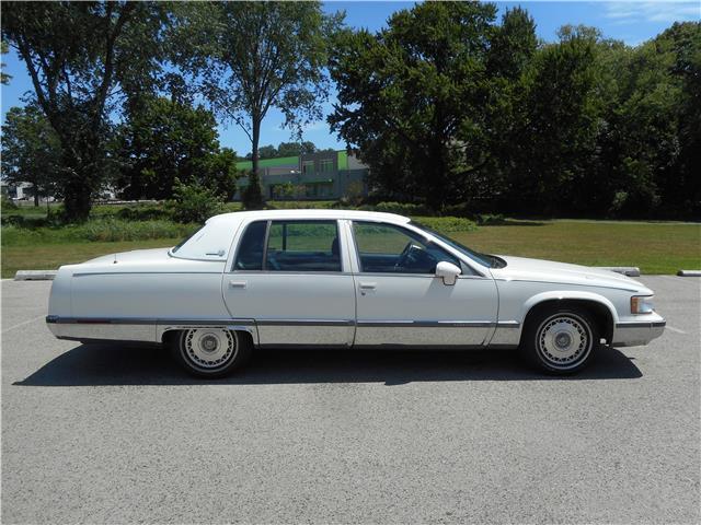 Cadillac-Fleetwood-1993-Sedan-1