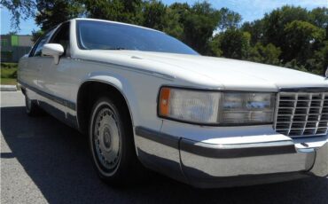 Cadillac-Fleetwood-1993-Sedan-11