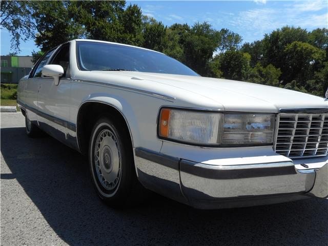 Cadillac-Fleetwood-1993-Sedan-11