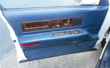 Cadillac-Fleetwood-1993-Sedan-13