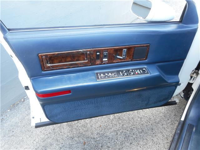 Cadillac-Fleetwood-1993-Sedan-13