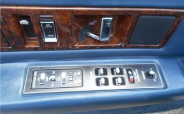 Cadillac-Fleetwood-1993-Sedan-14