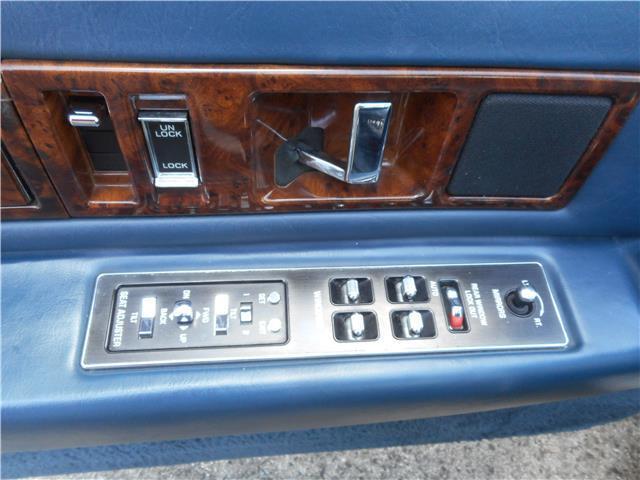 Cadillac-Fleetwood-1993-Sedan-14