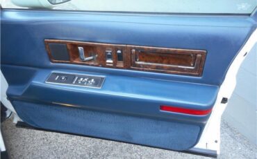 Cadillac-Fleetwood-1993-Sedan-15