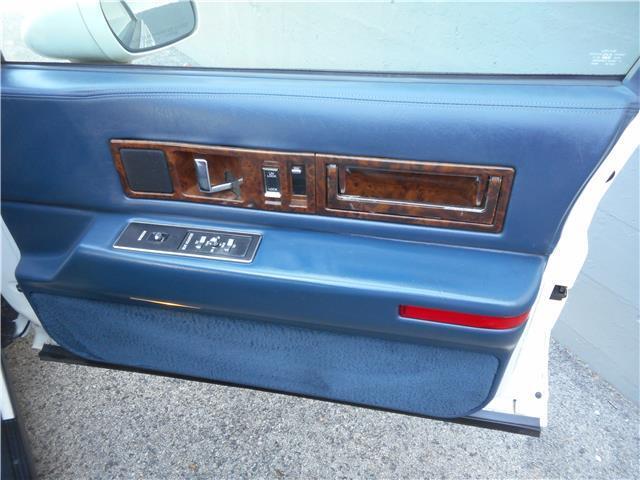 Cadillac-Fleetwood-1993-Sedan-15