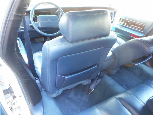Cadillac-Fleetwood-1993-Sedan-19