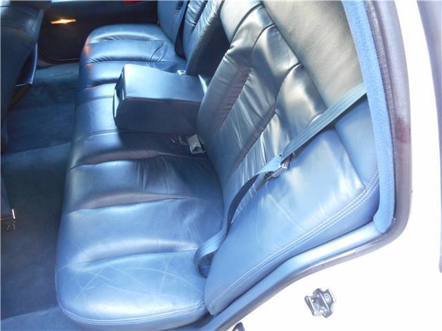 Cadillac-Fleetwood-1993-Sedan-23