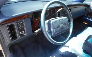 Cadillac-Fleetwood-1993-Sedan-24