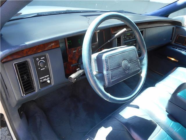 Cadillac-Fleetwood-1993-Sedan-24