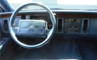 Cadillac-Fleetwood-1993-Sedan-27