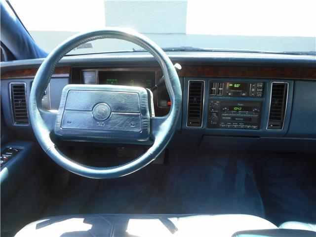 Cadillac-Fleetwood-1993-Sedan-27