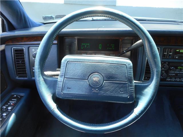 Cadillac-Fleetwood-1993-Sedan-28