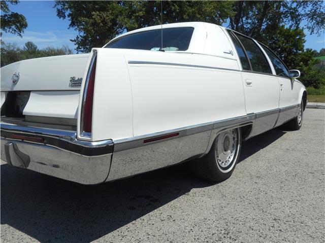 Cadillac-Fleetwood-1993-Sedan-3