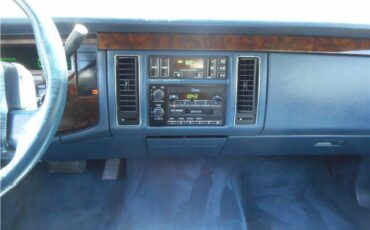 Cadillac-Fleetwood-1993-Sedan-31