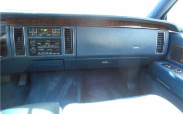 Cadillac-Fleetwood-1993-Sedan-34