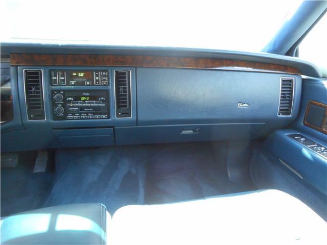 Cadillac-Fleetwood-1993-Sedan-34
