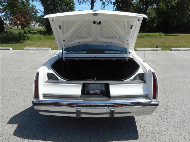 Cadillac-Fleetwood-1993-Sedan-38
