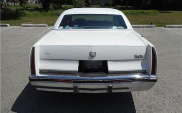 Cadillac-Fleetwood-1993-Sedan-4