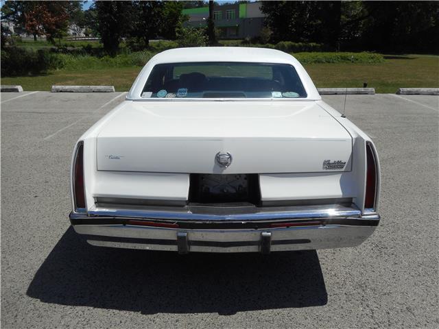 Cadillac-Fleetwood-1993-Sedan-4