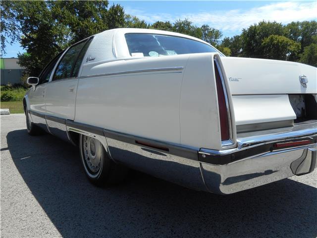 Cadillac-Fleetwood-1993-Sedan-5