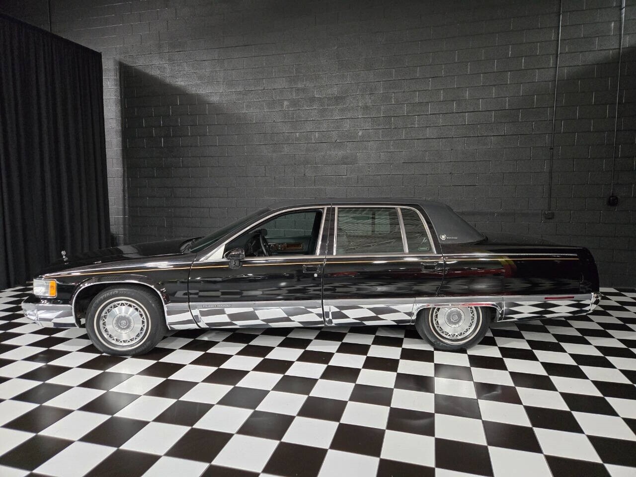 Cadillac-Fleetwood-1994-Sedan-1