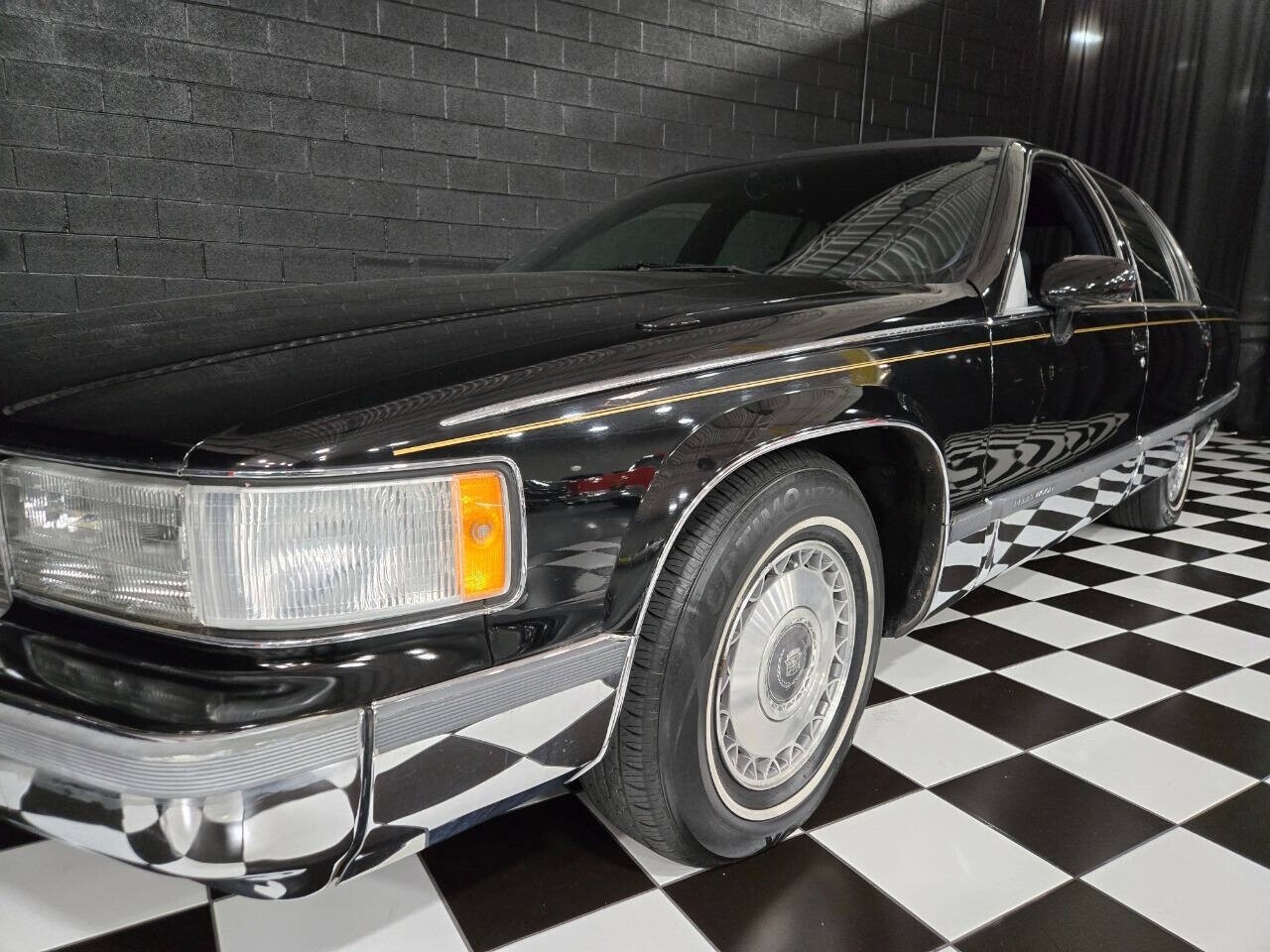 Cadillac-Fleetwood-1994-Sedan-22