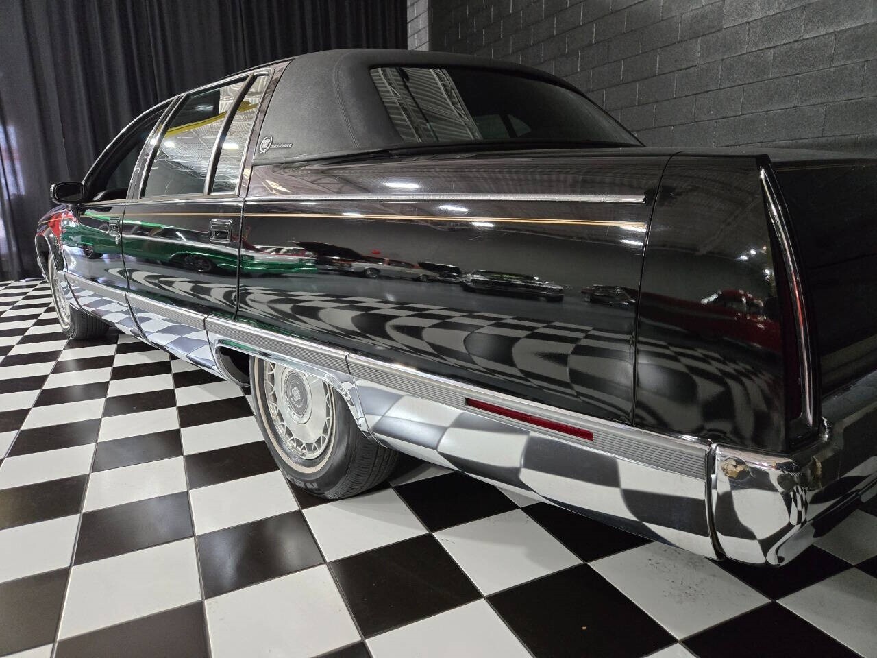 Cadillac-Fleetwood-1994-Sedan-26