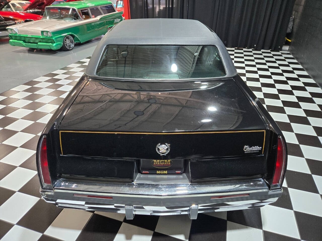 Cadillac-Fleetwood-1994-Sedan-31