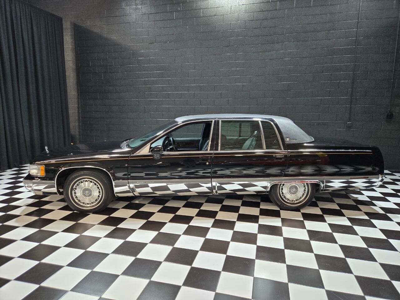 Cadillac-Fleetwood-1994-Sedan-33