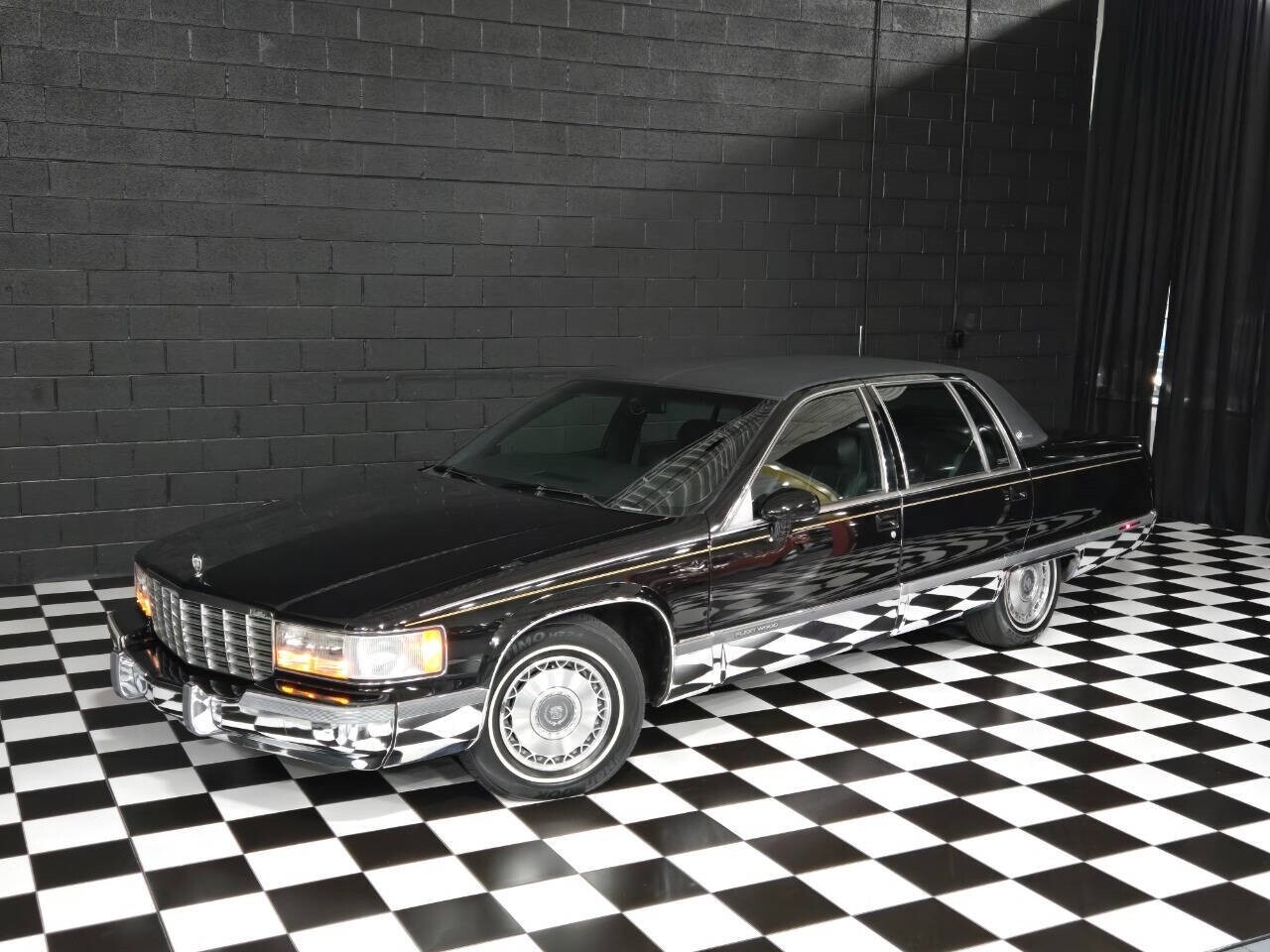 Cadillac-Fleetwood-1994-Sedan-34