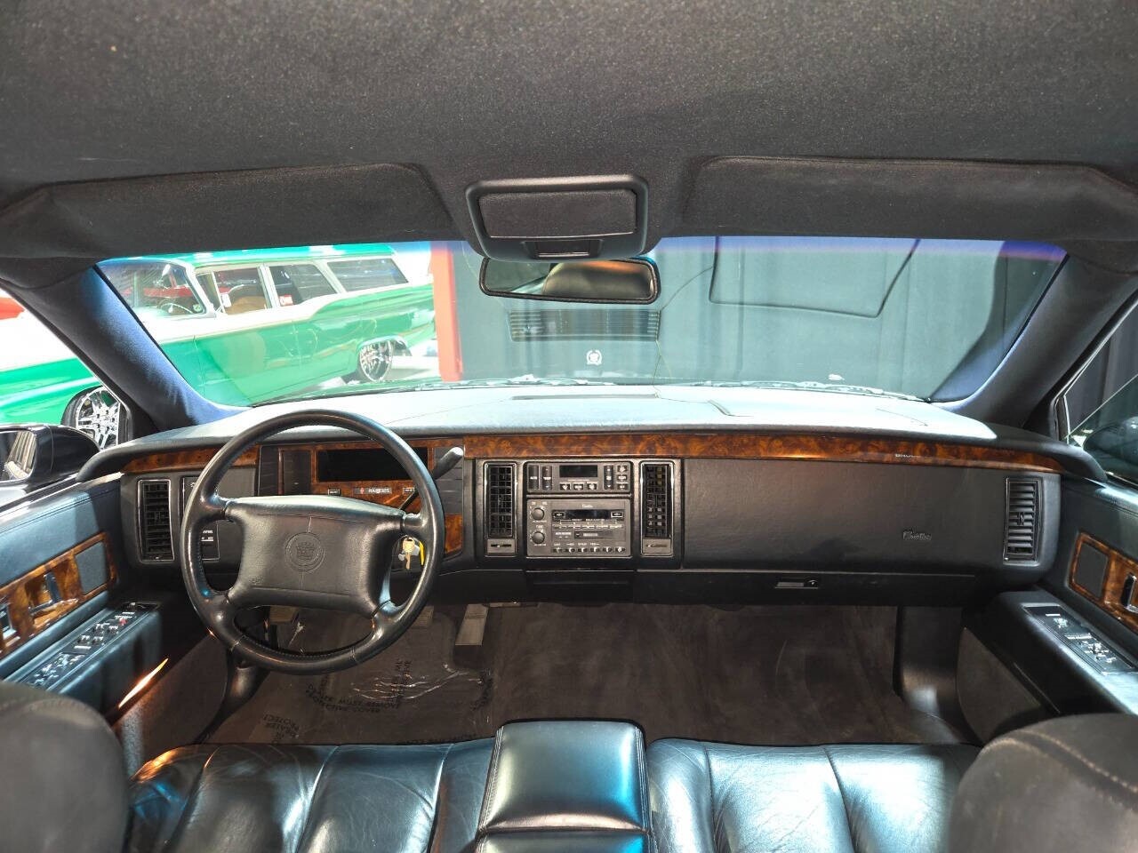 Cadillac-Fleetwood-1994-Sedan-5