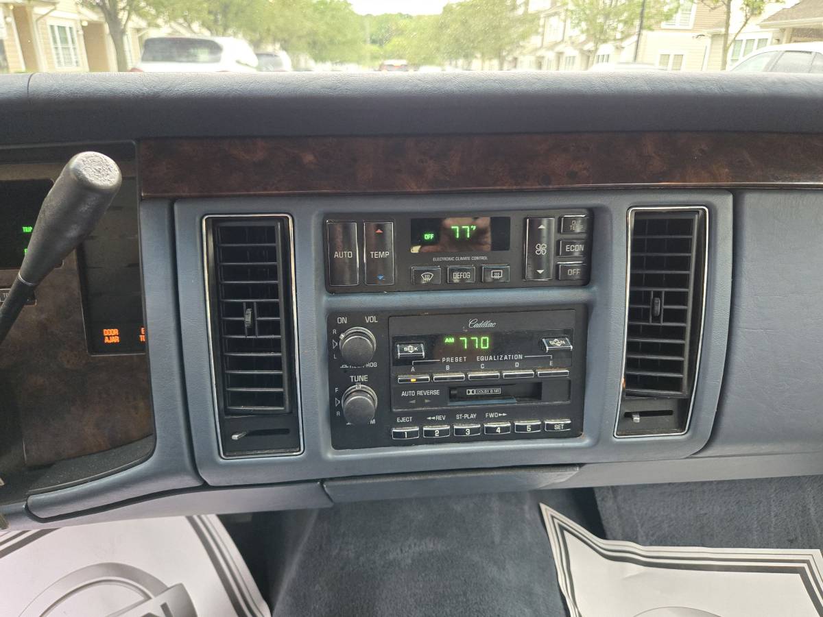 Cadillac-Fleetwood-1994-blue-14