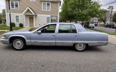 Cadillac Fleetwood  1994 blue
