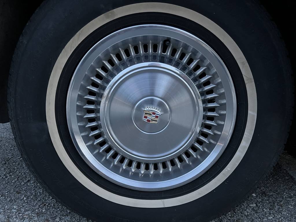 Cadillac-Fleetwood-brougham-1972-1