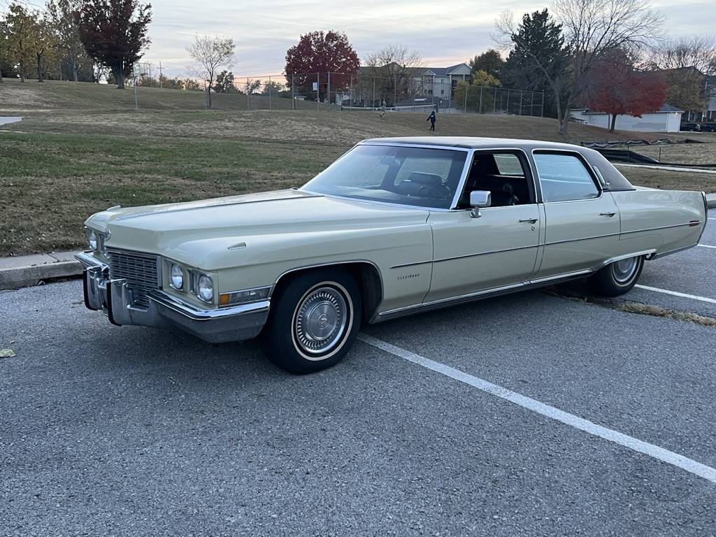 Cadillac-Fleetwood-brougham-1972-11