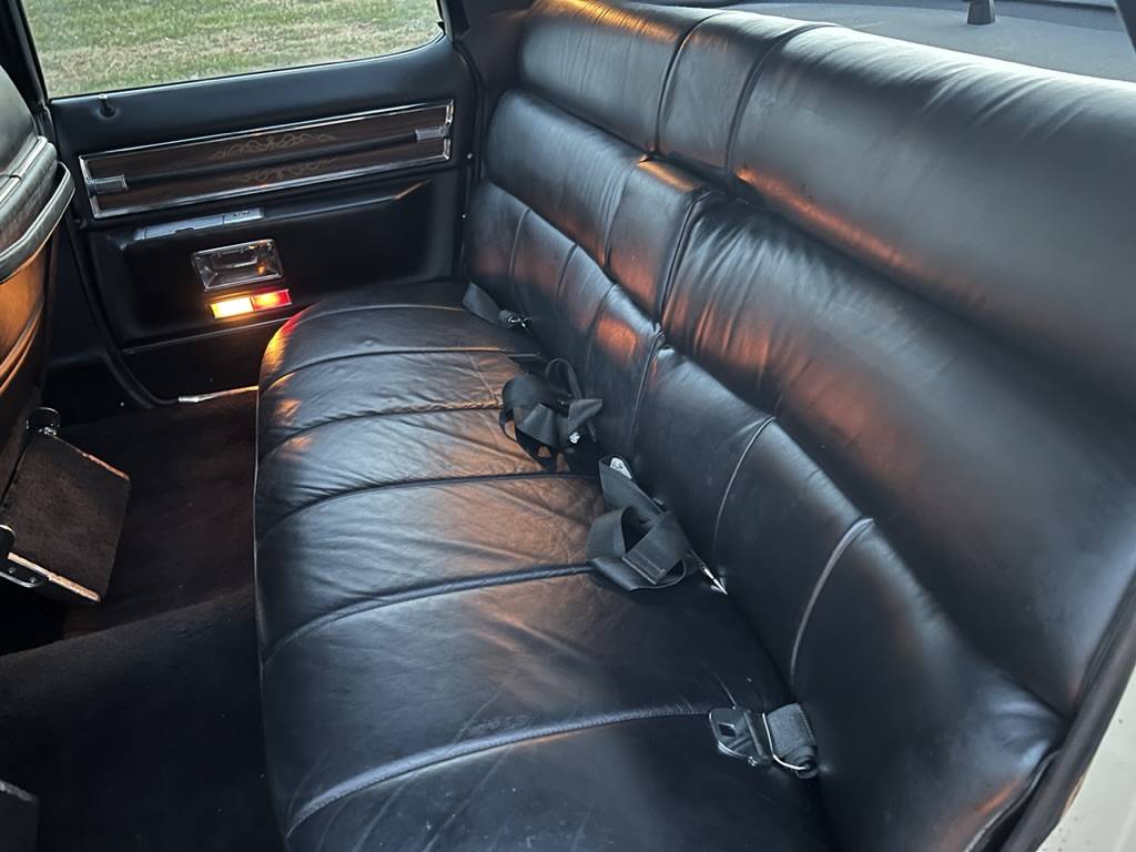 Cadillac-Fleetwood-brougham-1972-8