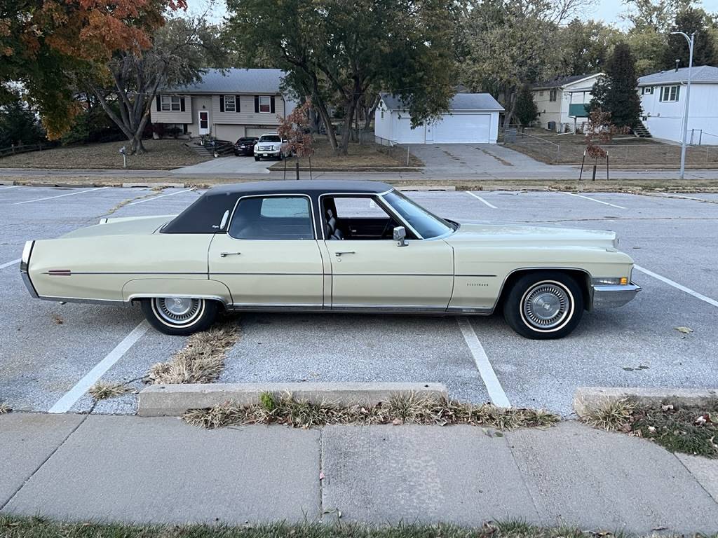 Cadillac-Fleetwood-brougham-1972