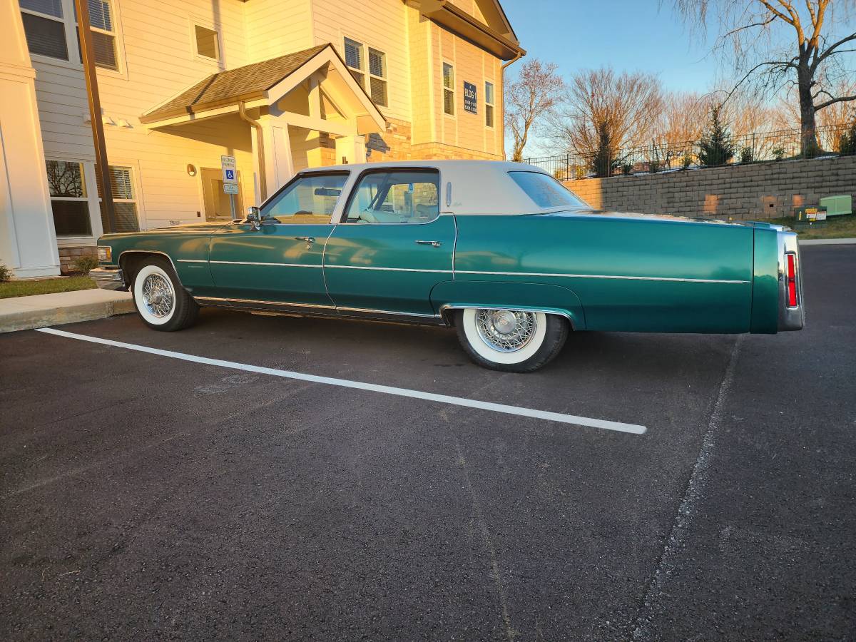 Cadillac-Fleetwood-brougham-1976-5