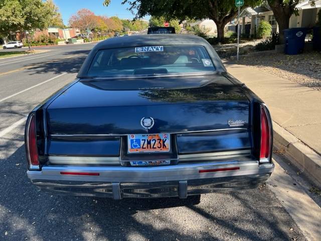 Cadillac Fleetwood brougham  1993 blue