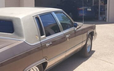 Cadillac-Fleetwood-brougham-de-elegance-1990-brown-1